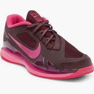 Like new condition Nike Court Zoom Vapor
Pro Premium Hard Court Tennis Shoe, 7